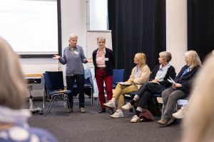 Professionsübergreifenden Austausch erfahren die Teilnehmenden in den zahlreichen Workshops (c) M3B/Victoria Müller